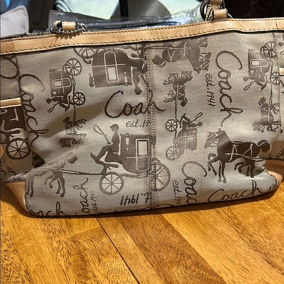 Coach Horse and Carriage Logo Bag - Picture 2 of 15